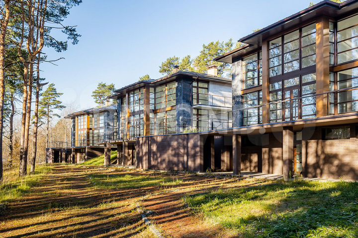 Дом 3060 м² на участке 1,32 га