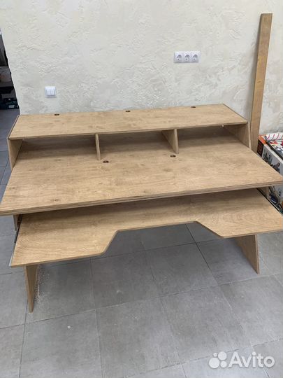 Студийный стол для музыкантов - Орех