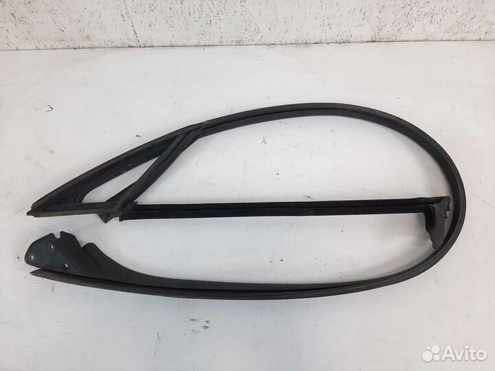 Уплотнитель стекла Mercedes Benz E-Class W207 coup
