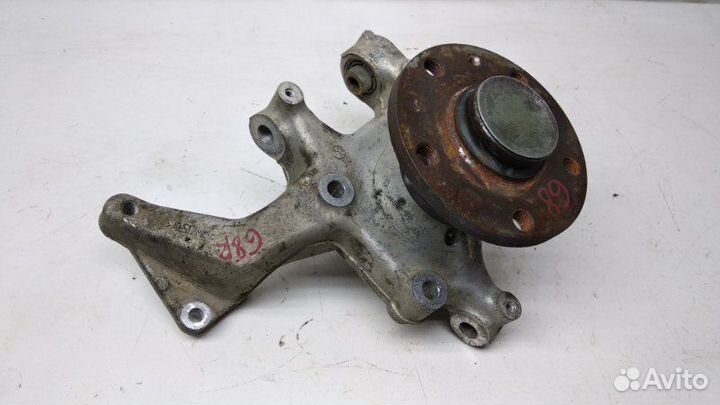 Кулак поворотный задний правый Volkswagen Passat