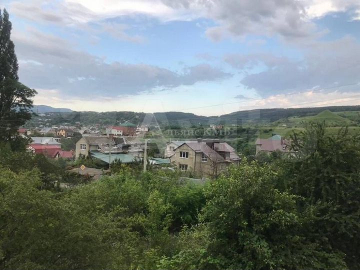 3-к. квартира, 107 м², 1/3 эт.