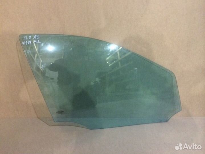 Стекло двери Mercedes ML W164