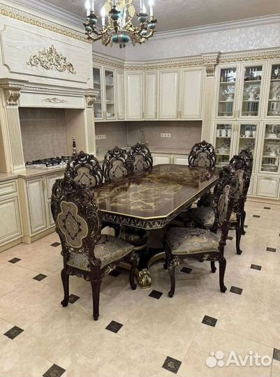 Кухонный стол и стулья комплект