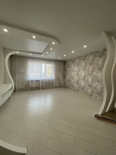 2-к. квартира, 53 м², 1/9 эт.