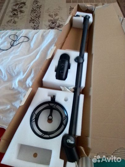 Микрофон Blue Yeti