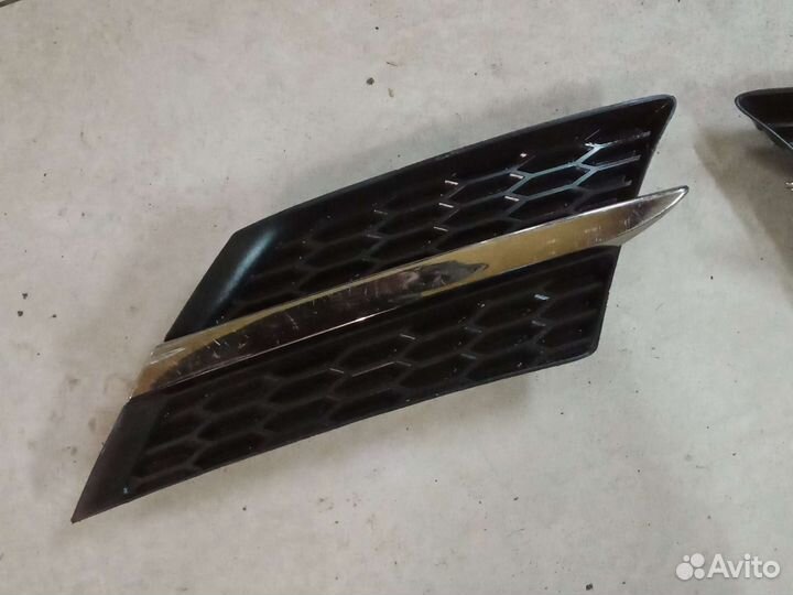 Решетка радиатора правая левая Toyota Rav4 40