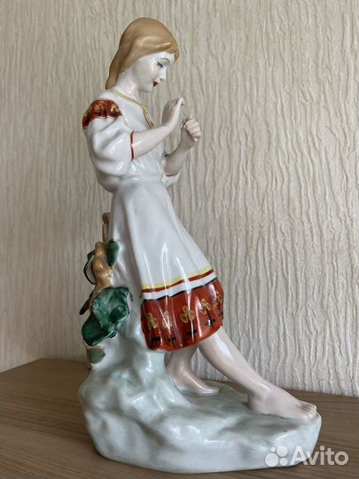 Статуэтка девушки