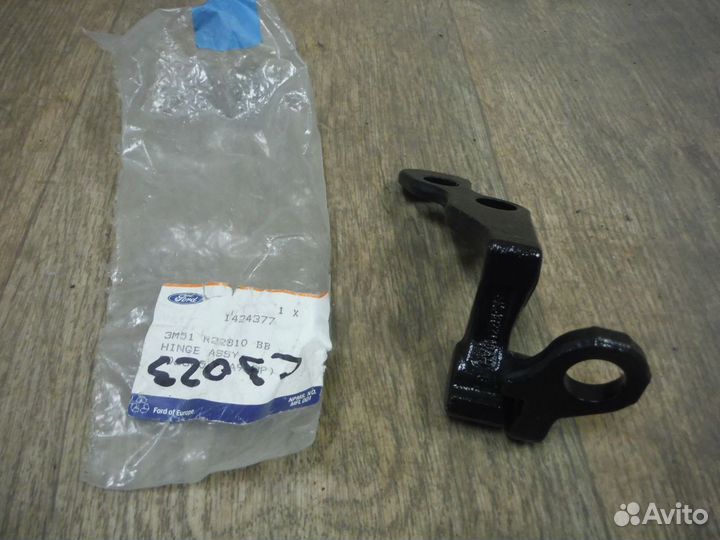 Петля двери перед. правой ниж. ford Focus 2 2007