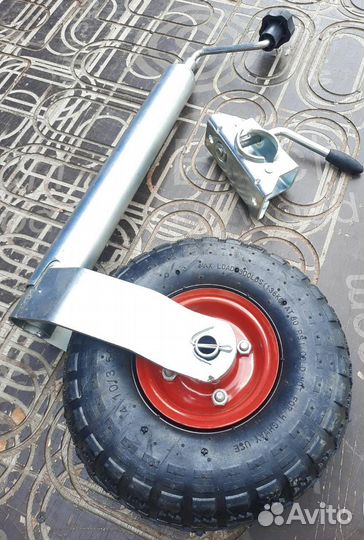 Опорное колесо прицепа пневматическое