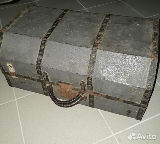 Старинный дорожный чемодан