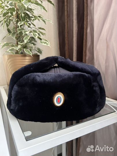 Мужская и женская форма полиции