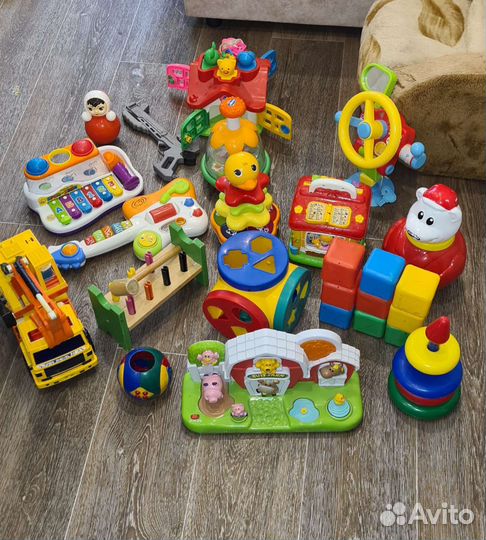 Развивающие игрушки для малышей пакетом