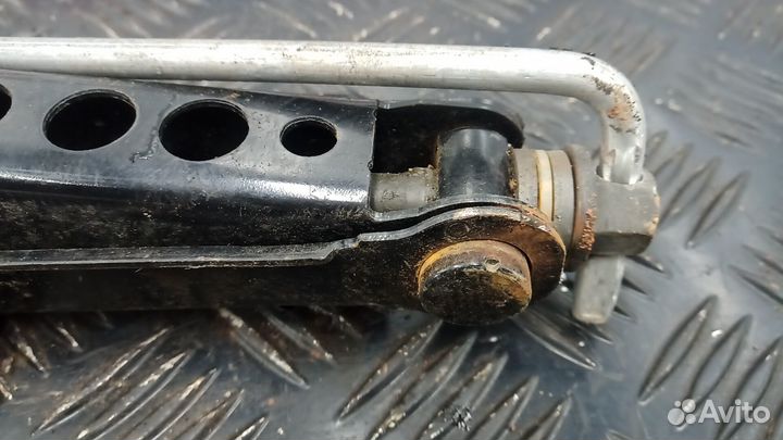 Домкрат на Ford Mondeo 4