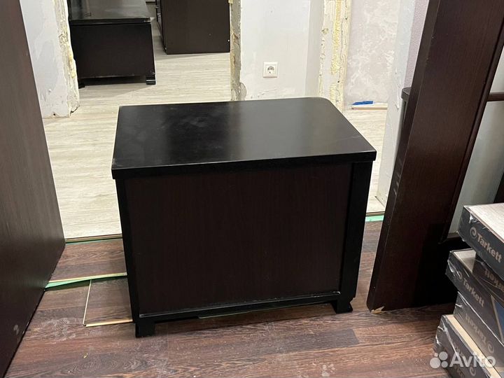 Тумба прикроватная