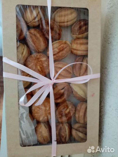 Медовый торт, орешки, курники