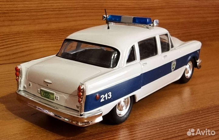 Модель cnecker 1/43