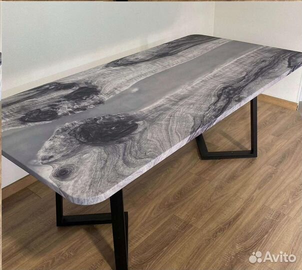 Компьютерный стол 'Direct Distribution'