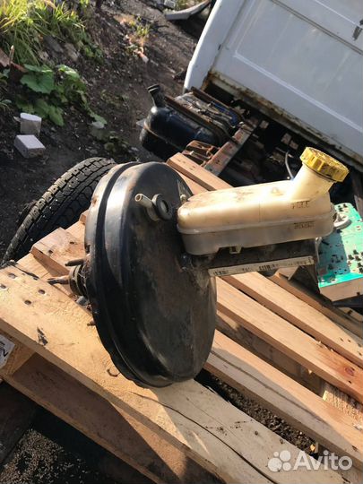 Вакуумник с гтц в сборе Dodge Caravan 4 2.4