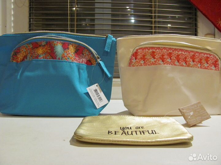 Косметички и сумки Ив Роше