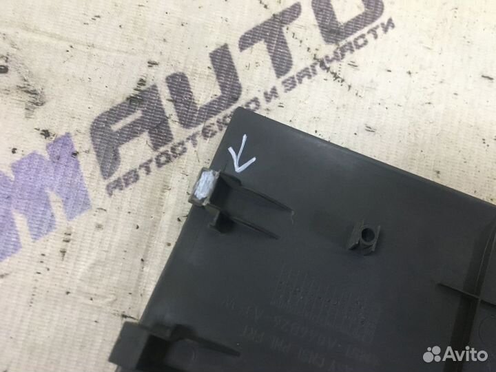 Накладка центральной консоли правая Форд Фокус 2