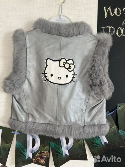 Жилетка hello kitty от Victoria Couture б/у