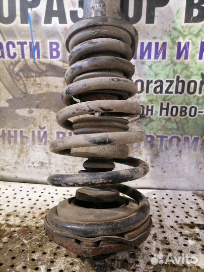 Стойка амортизатора переднего правого Mazda Xedos