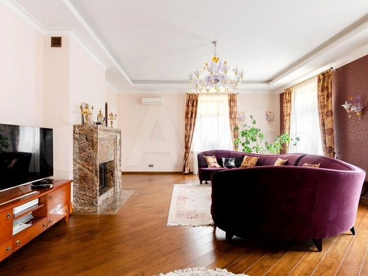 Коттедж 800 м² на участке 20 сот.