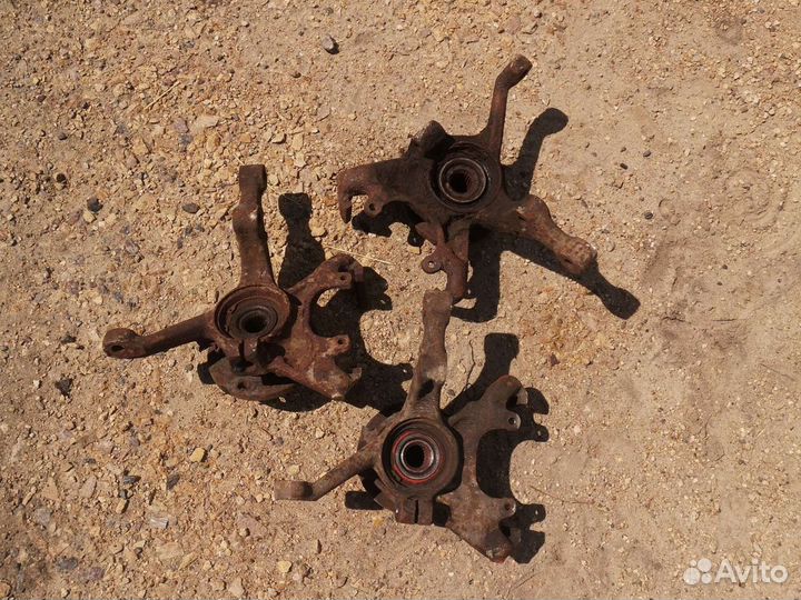 Кулак поворотный левый Golf 2