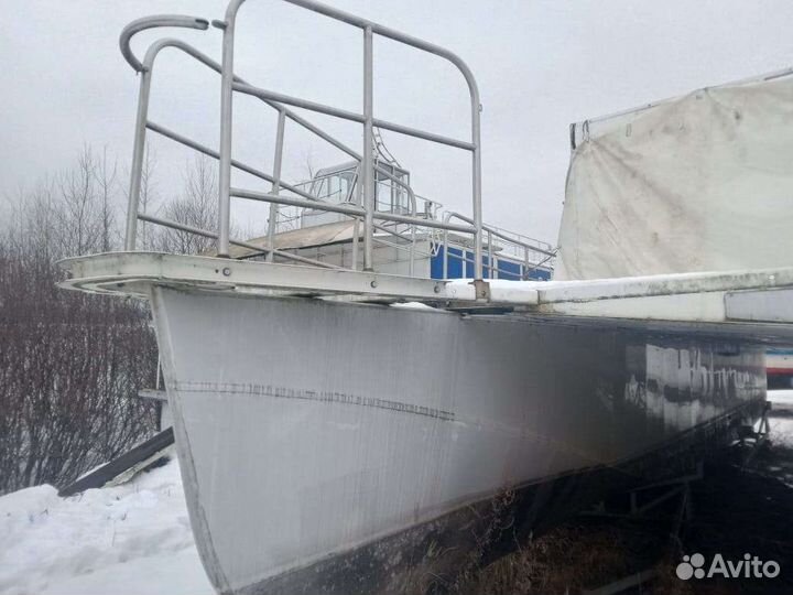 Катамаран хаусбот