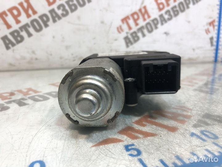 Ниссан Патфайндер Моторчик привода люка