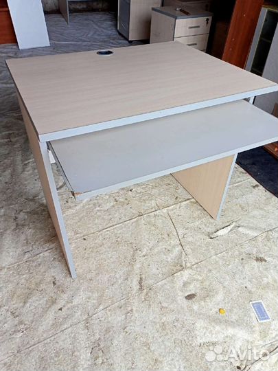 Продаётся стол-парта б/у. Доставка