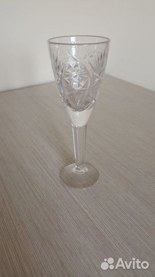 Хрустальные бокалы и рюмки