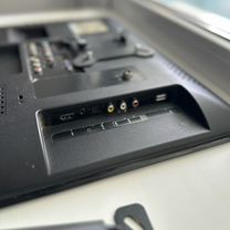 Телевизор вместе с кронштейном