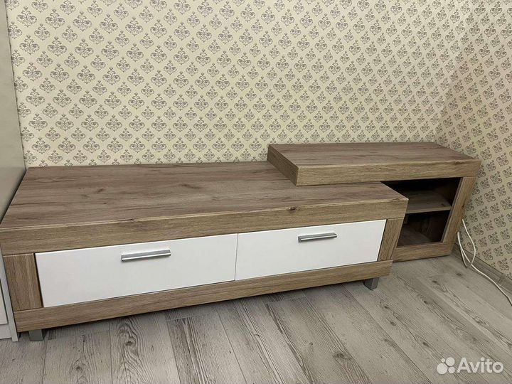 Тумба-шкаф под тв