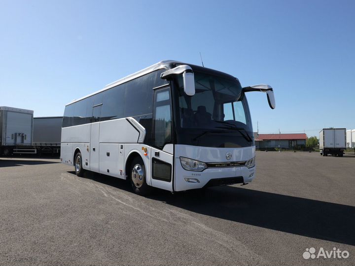 Туристический автобус Golden Dragon XML6952, 2024