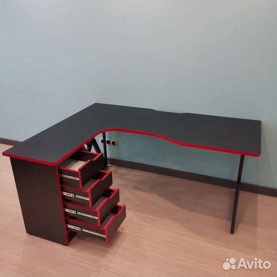 Компьютерный стол угловой