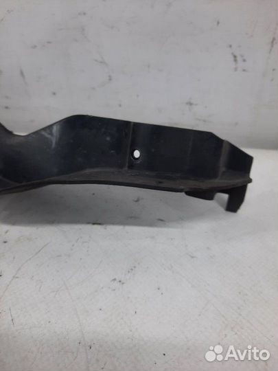 Дефлектор радиатора Audi A6 универсал 1.9 2006