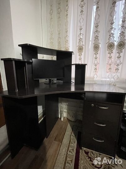 Компьютерный стол