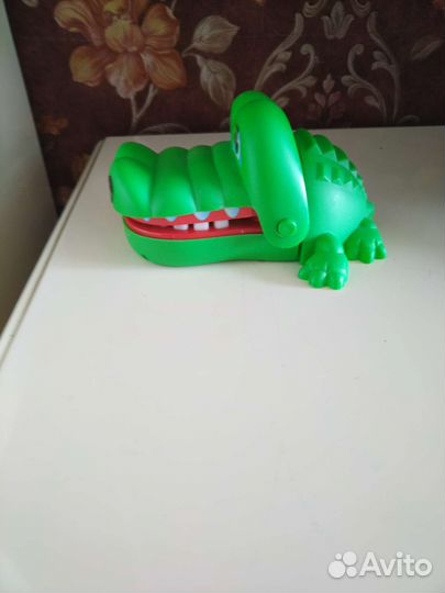 Игрушка крокодил