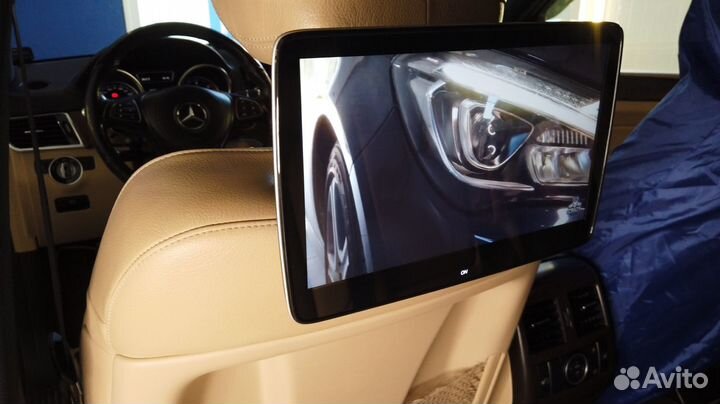 Навесные и потолочные мониторы в автомобили