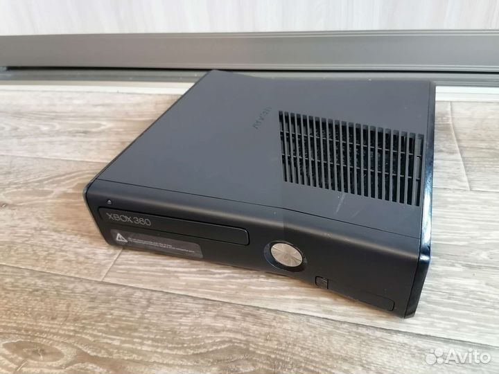 Xbox 360S+2джоя,999игр Прошита