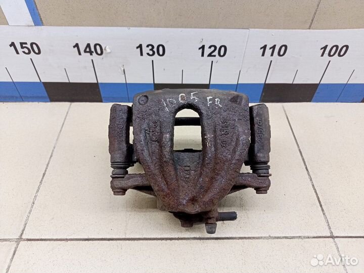 Суппорт передний правый Avensis II 2003-2008