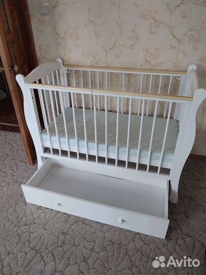 Кровать с продольным маятником