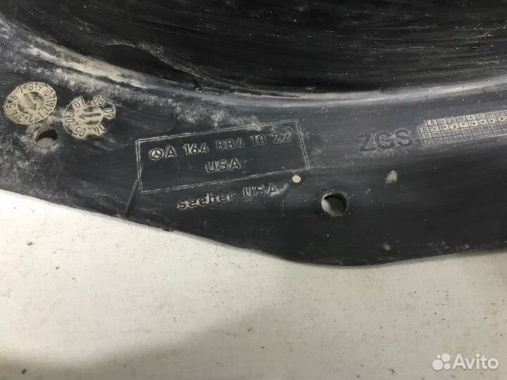 Подкрылок передний правый Mercedes Ml W164 2005