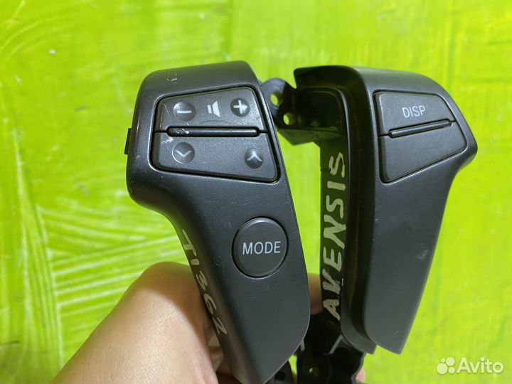 Кнопка руля левая правая Toyota Avensis T250