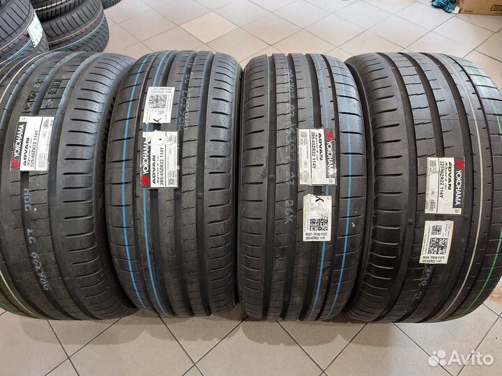 Yokohama Advan Sport V107 285/45 R22 и 325/40 R22