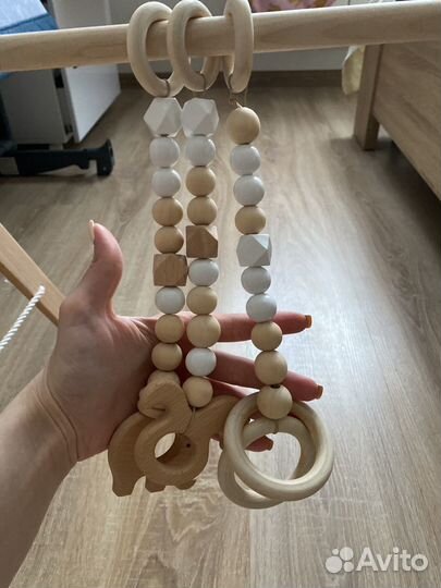 Деревянная стойка для игрушек