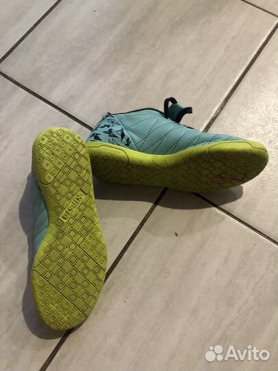 Детские вещи и кроссовки