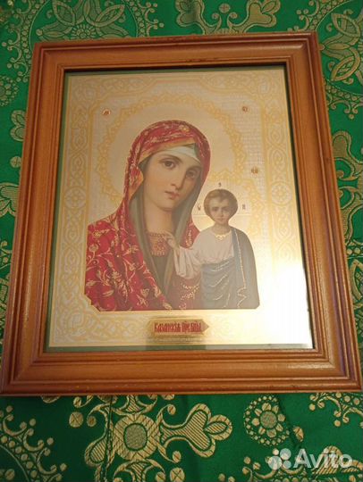 Икона Богородица Казанская, в киоте под стеклом