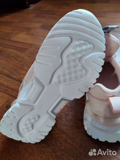 Кроссовки женские 38 размер новые